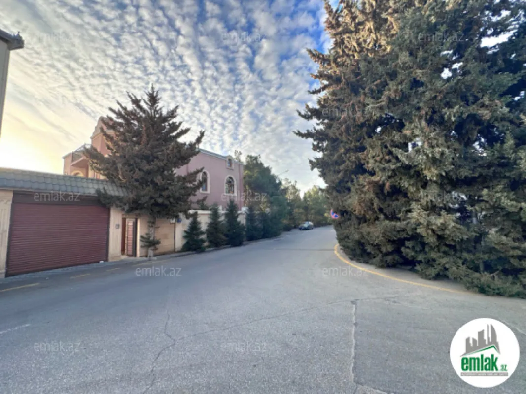 Satılır 8 otaqlı həyət evi 375 m²