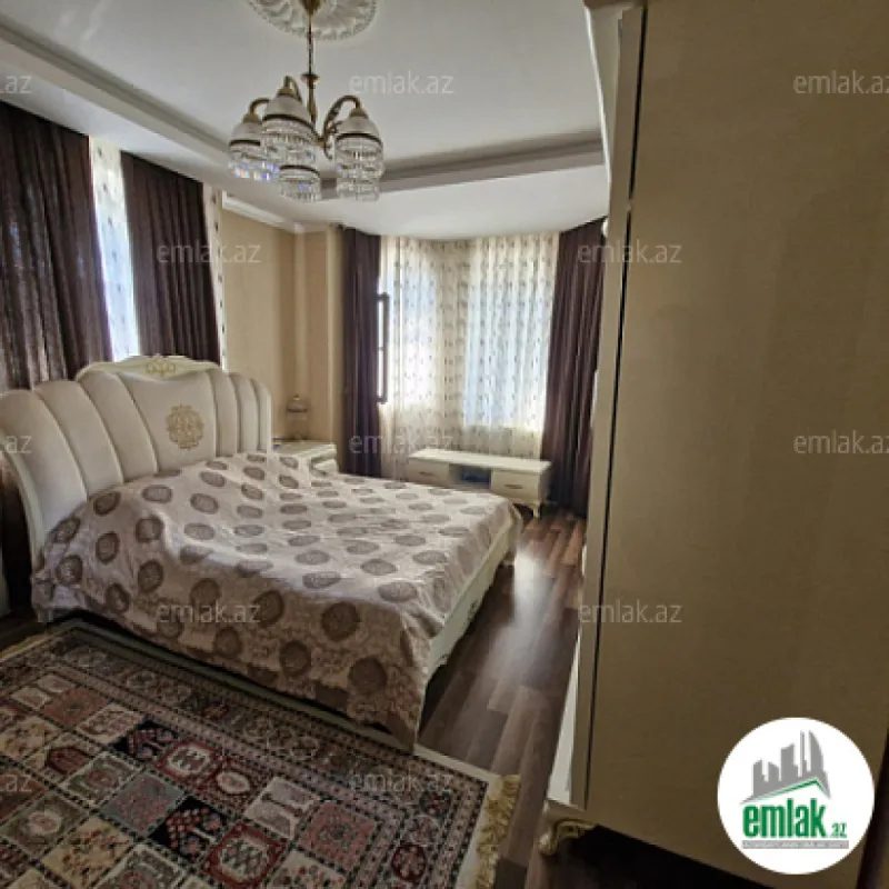 Satılır 8 otaqlı həyət evi 375 m²