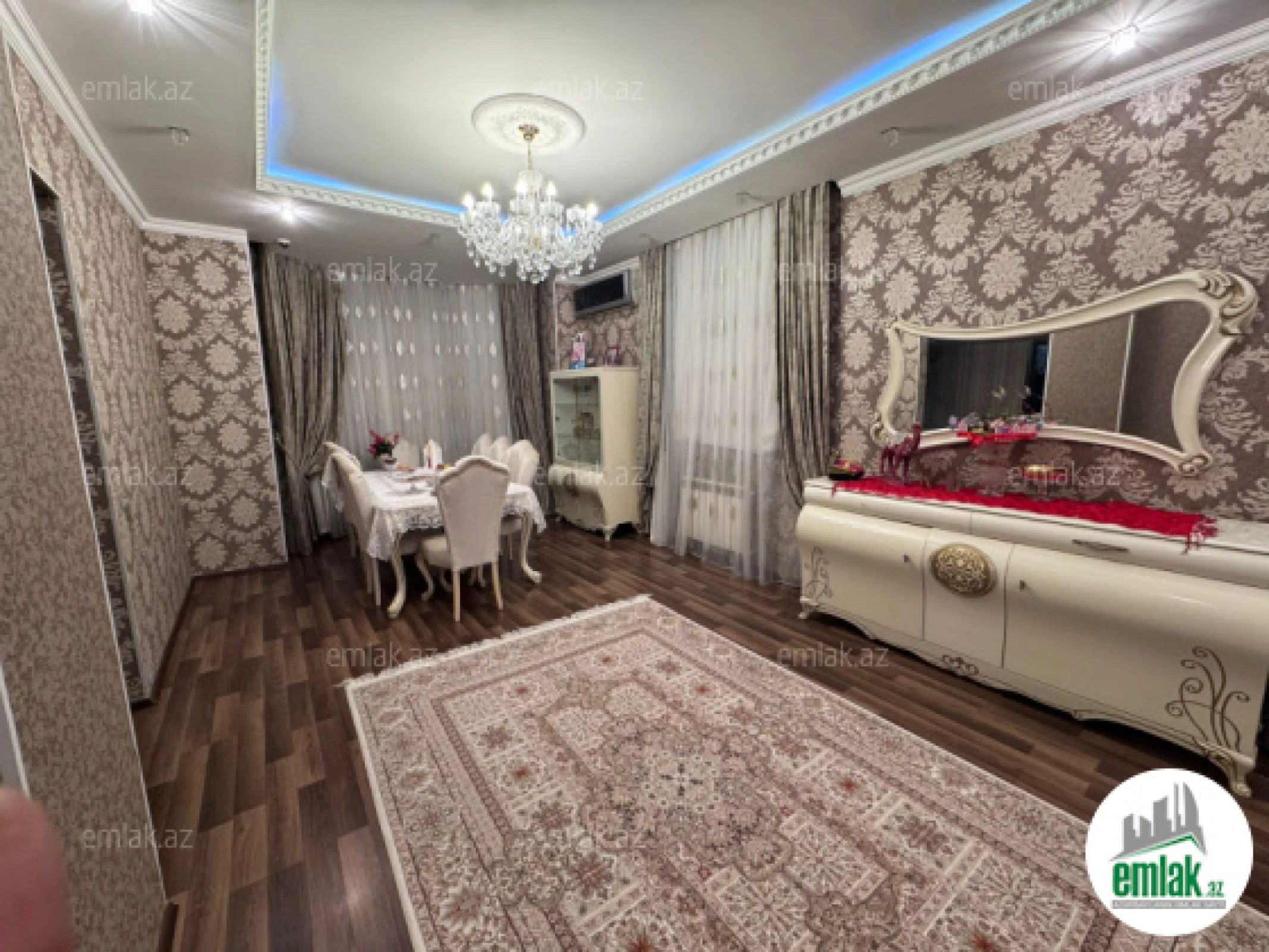 Satılır 8 otaqlı həyət evi 375 m²