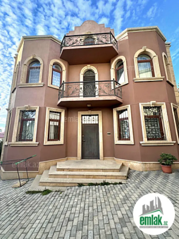 Satılır 8 otaqlı həyət evi 375 m²