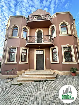 Satılır 8 otaqlı həyət evi 375 m²