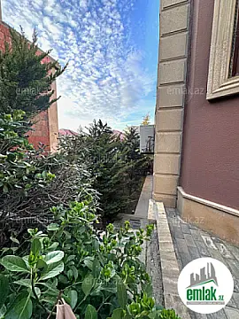 Satılır 8 otaqlı həyət evi 375 m²