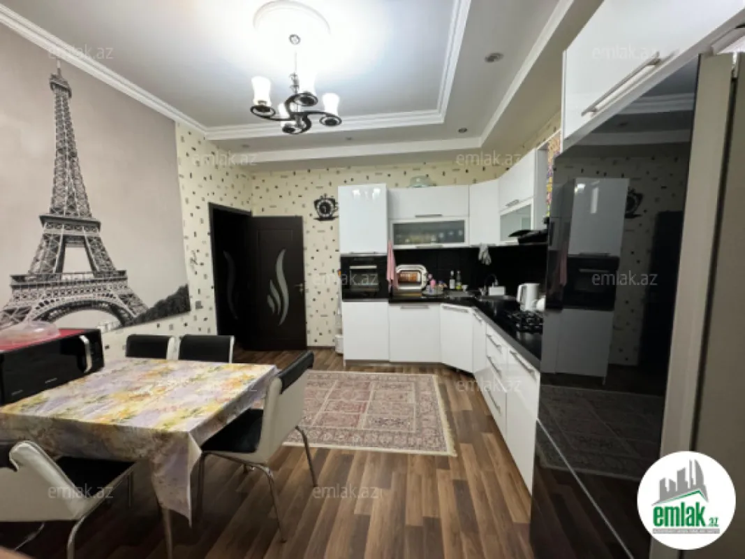 Satılır 8 otaqlı həyət evi 375 m²