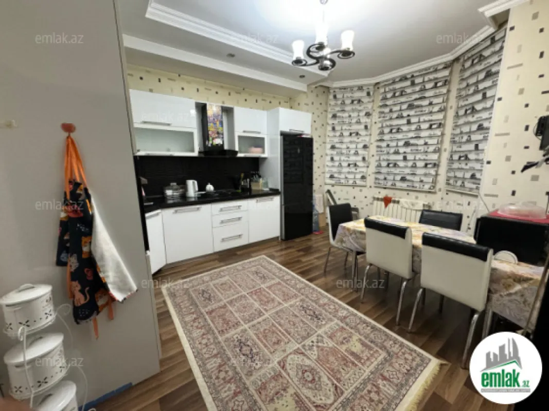 Satılır 8 otaqlı həyət evi 375 m²