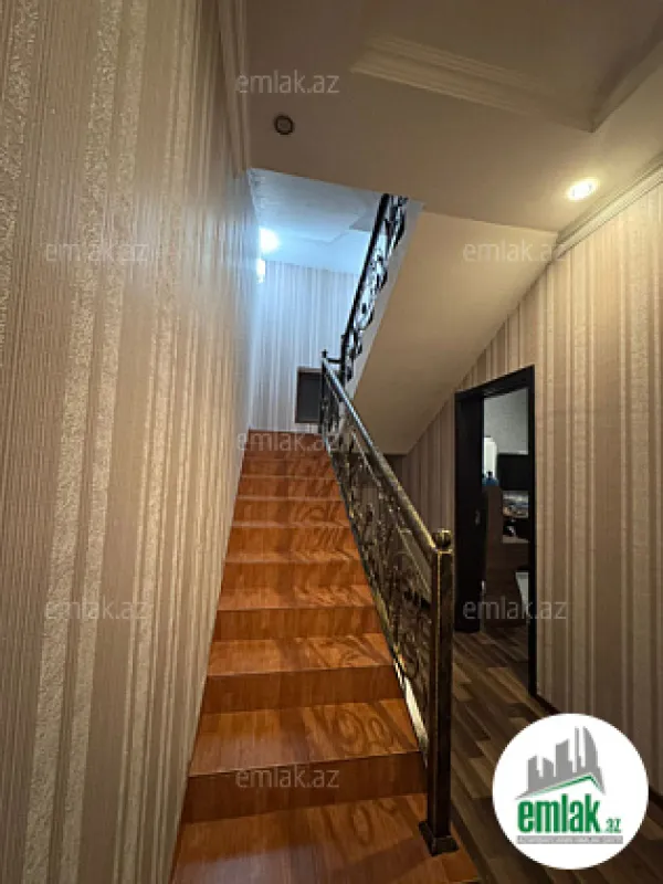 Satılır 8 otaqlı həyət evi 375 m²