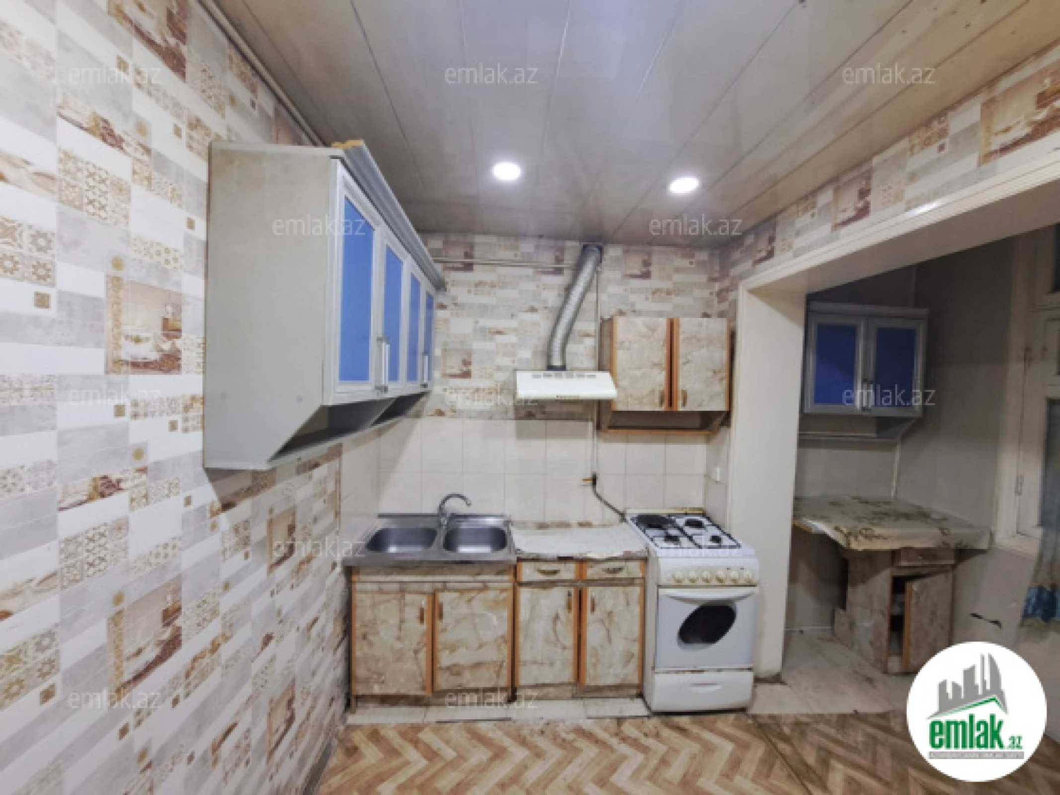 Satılır 2 otaqlı köhnə tikili 70 m²