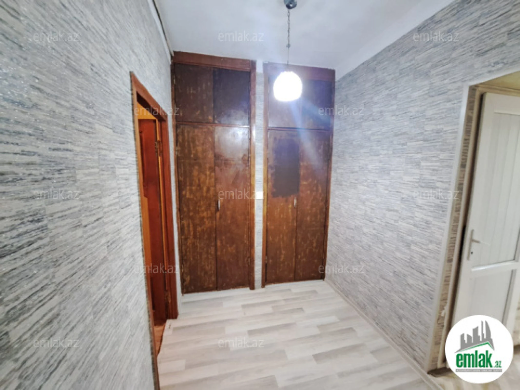 Satılır 2 otaqlı köhnə tikili 70 m²