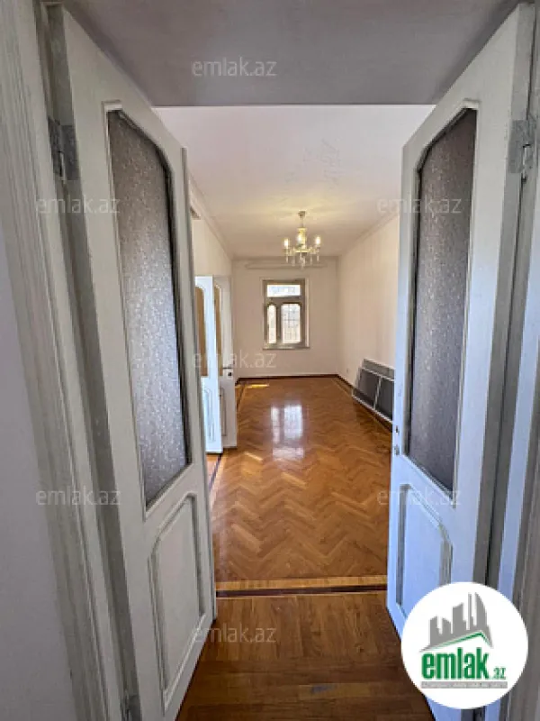 Satılır 2 otaqlı köhnə tikili 65 m²