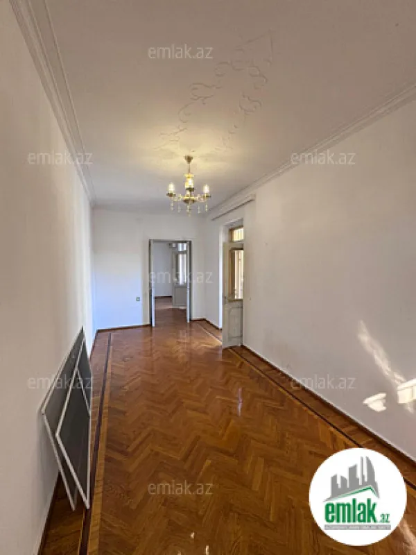 Satılır 2 otaqlı köhnə tikili 65 m²