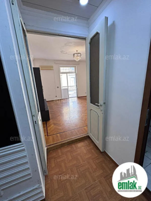 Satılır 2 otaqlı köhnə tikili 65 m²