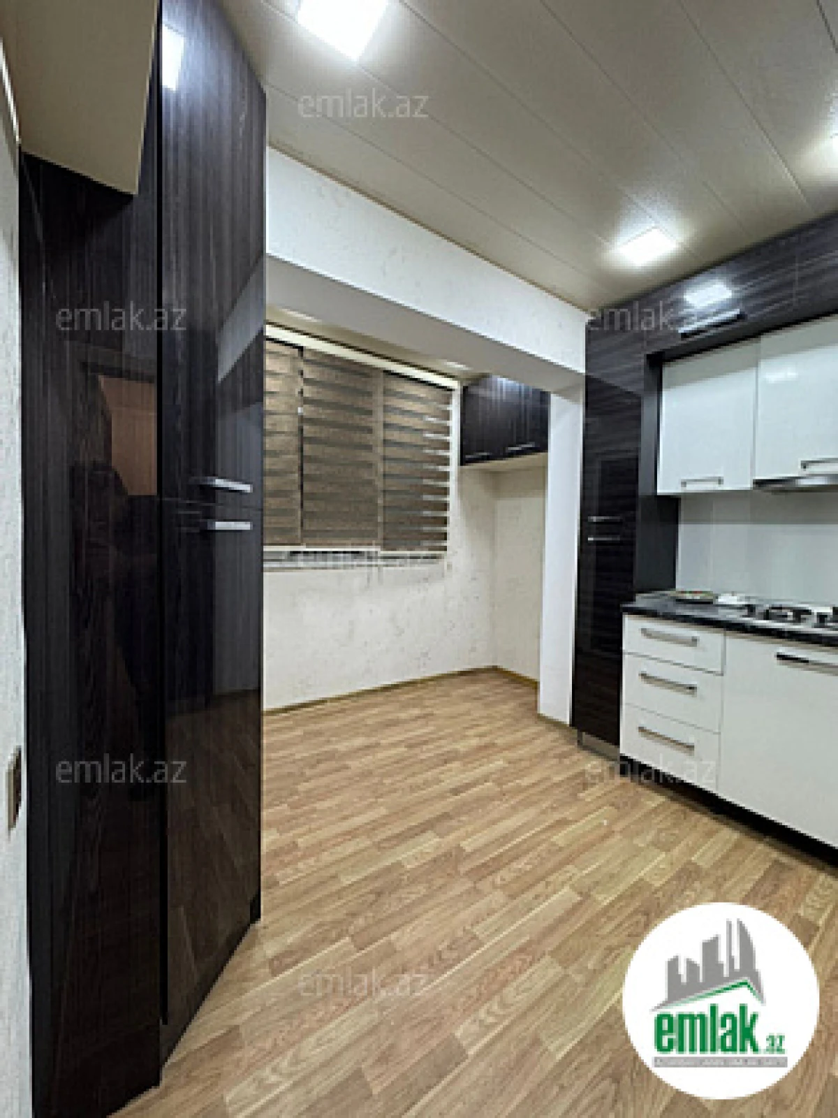 Satılır 3 otaqlı köhnə tikili 85 m²