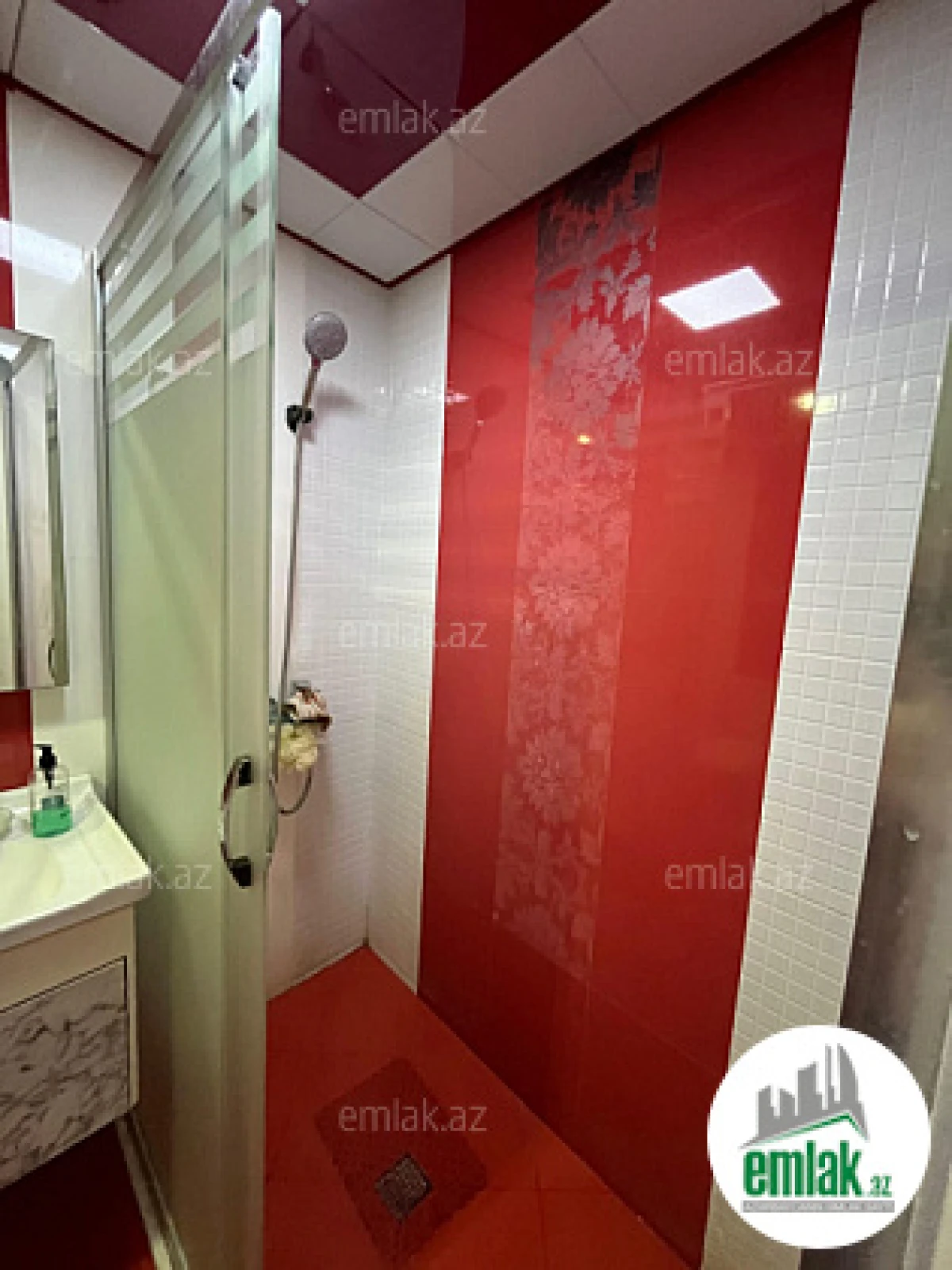 Satılır 4 otaqlı köhnə tikili 90 m²