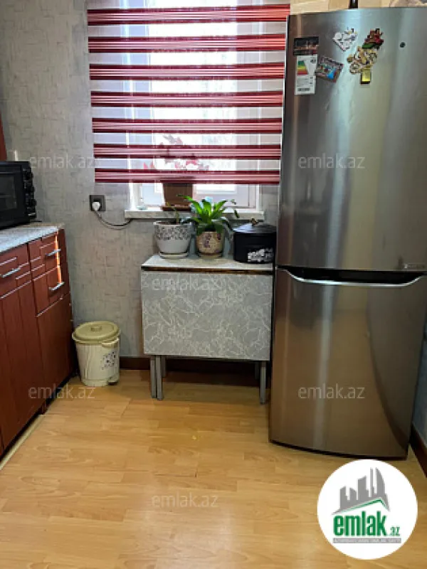 Satılır 4 otaqlı köhnə tikili 90 m²