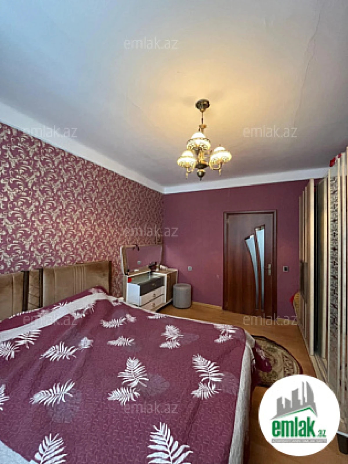 Satılır 4 otaqlı köhnə tikili 90 m²