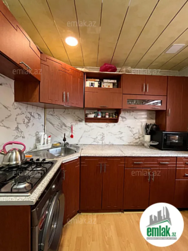Satılır 4 otaqlı köhnə tikili 90 m²
