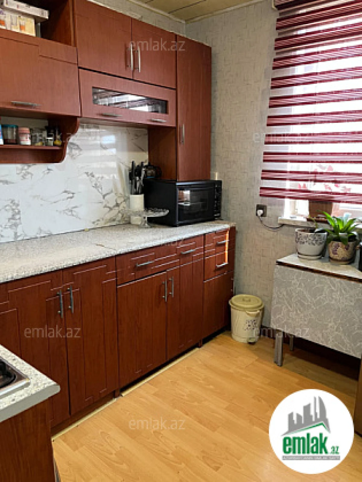 Satılır 4 otaqlı köhnə tikili 90 m²