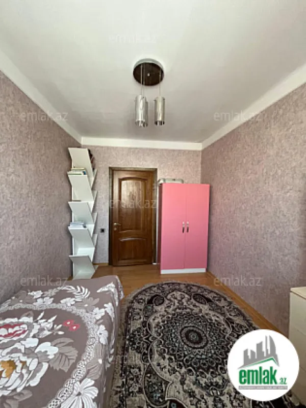 Satılır 4 otaqlı köhnə tikili 90 m²