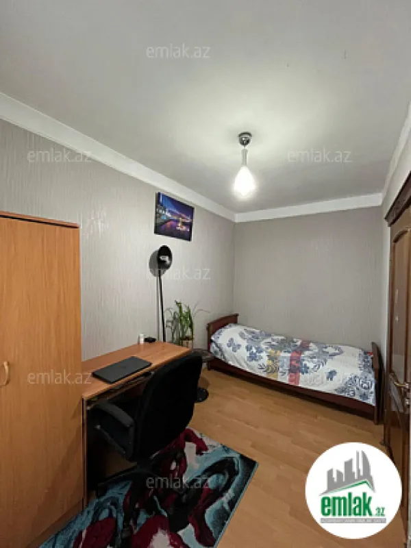 Satılır 4 otaqlı köhnə tikili 90 m²