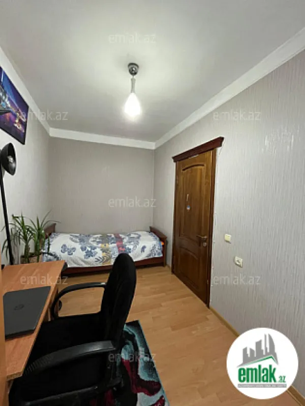 Satılır 4 otaqlı köhnə tikili 90 m²