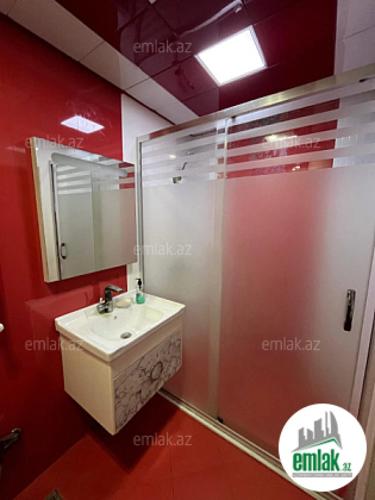 Satılır 4 otaqlı köhnə tikili 90 m²