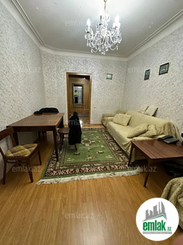 Satılır 2 otaqlı köhnə tikili 60 m²