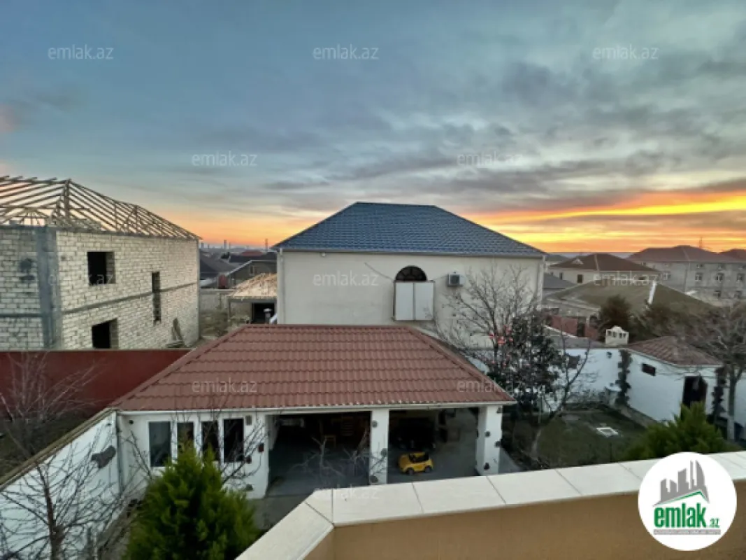 Satılır 8 otaqlı həyət evi 330 m²