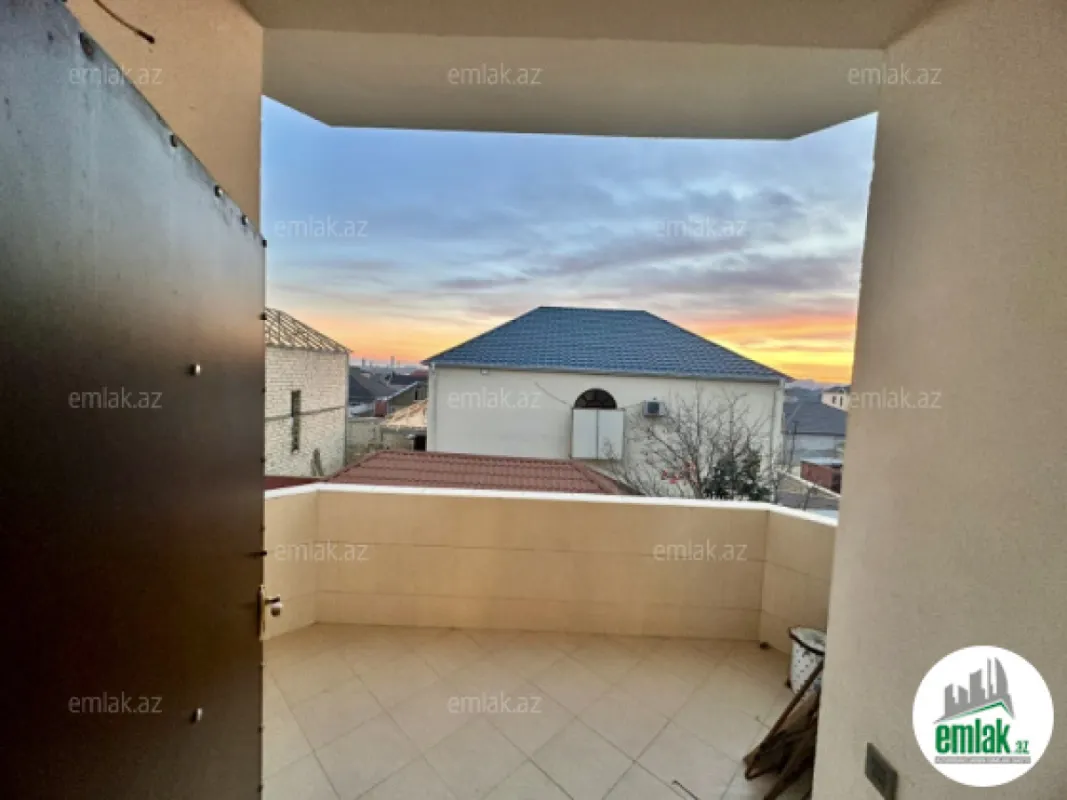Satılır 8 otaqlı həyət evi 330 m²