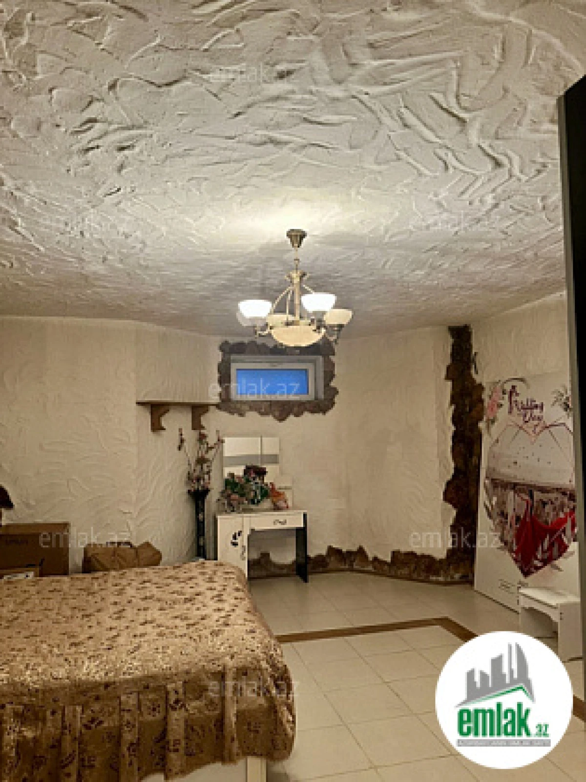Satılır 8 otaqlı həyət evi 330 m²