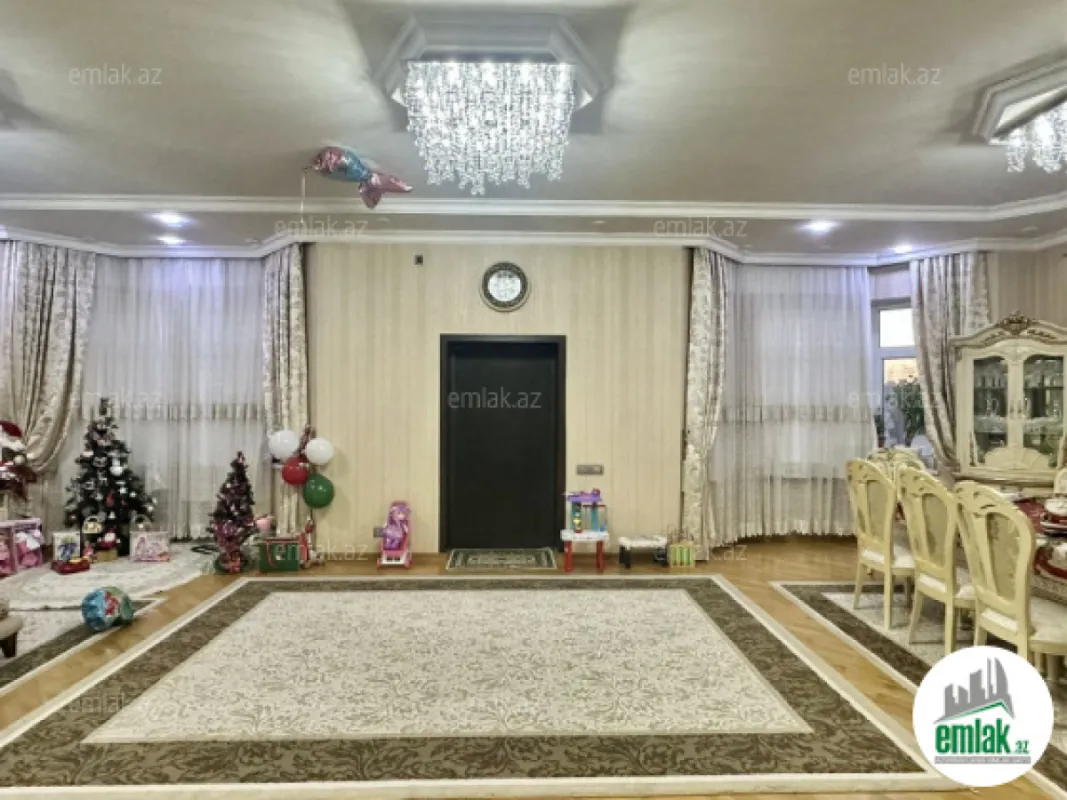 Satılır 8 otaqlı həyət evi 330 m²