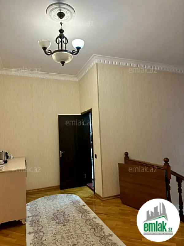 Satılır 8 otaqlı həyət evi 330 m²