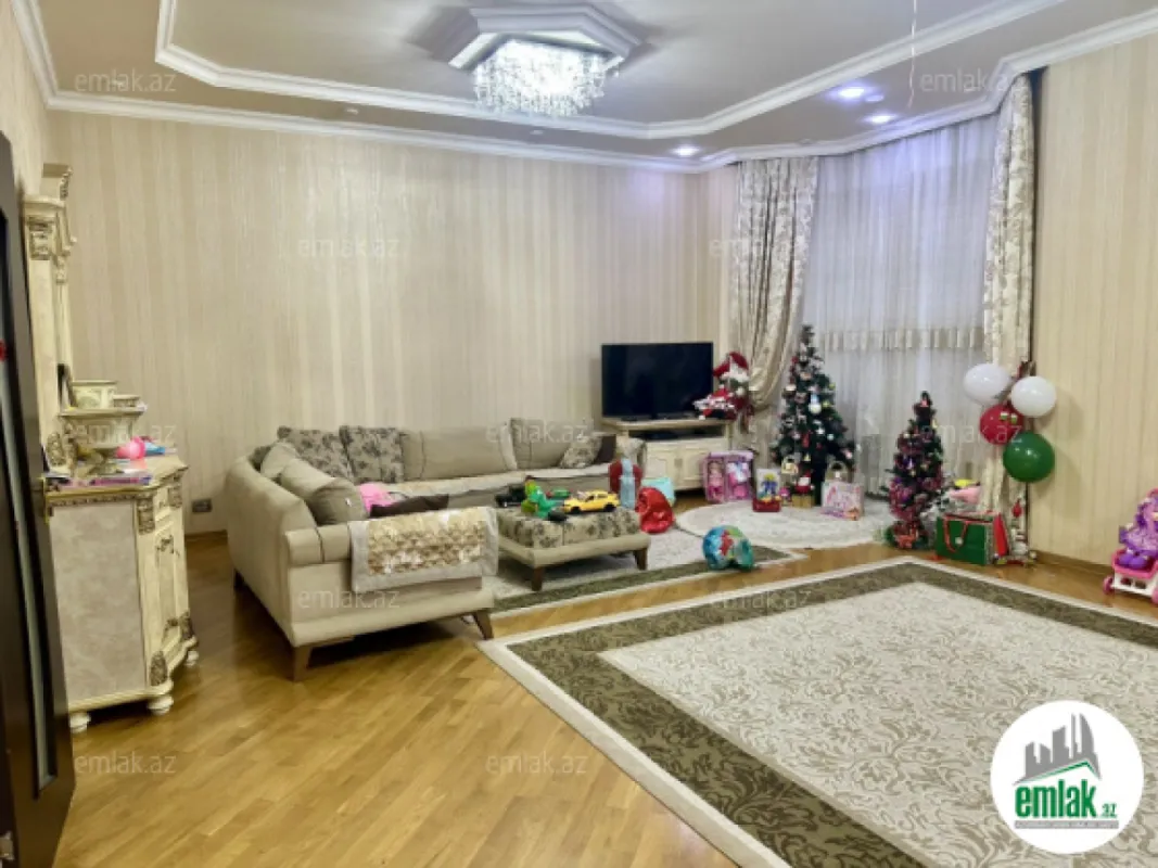 Satılır 8 otaqlı həyət evi 330 m²