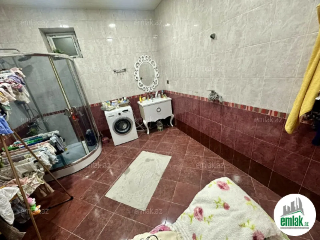 Satılır 8 otaqlı həyət evi 330 m²
