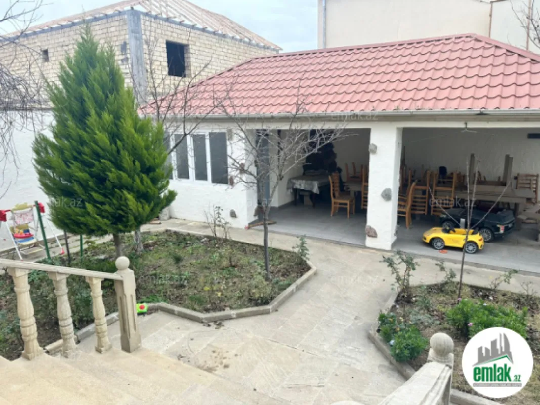 Satılır 8 otaqlı həyət evi 330 m²
