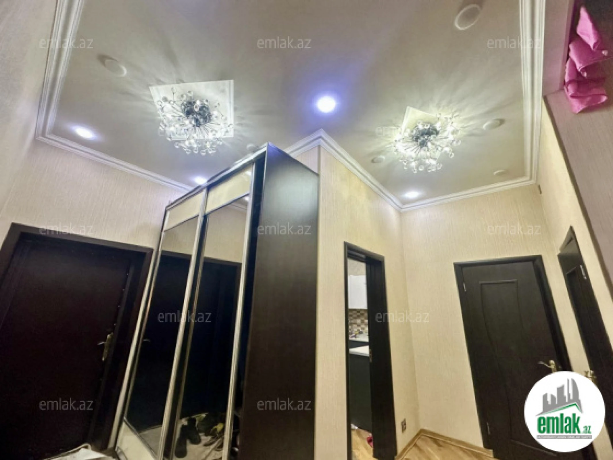 Satılır 8 otaqlı həyət evi 330 m²