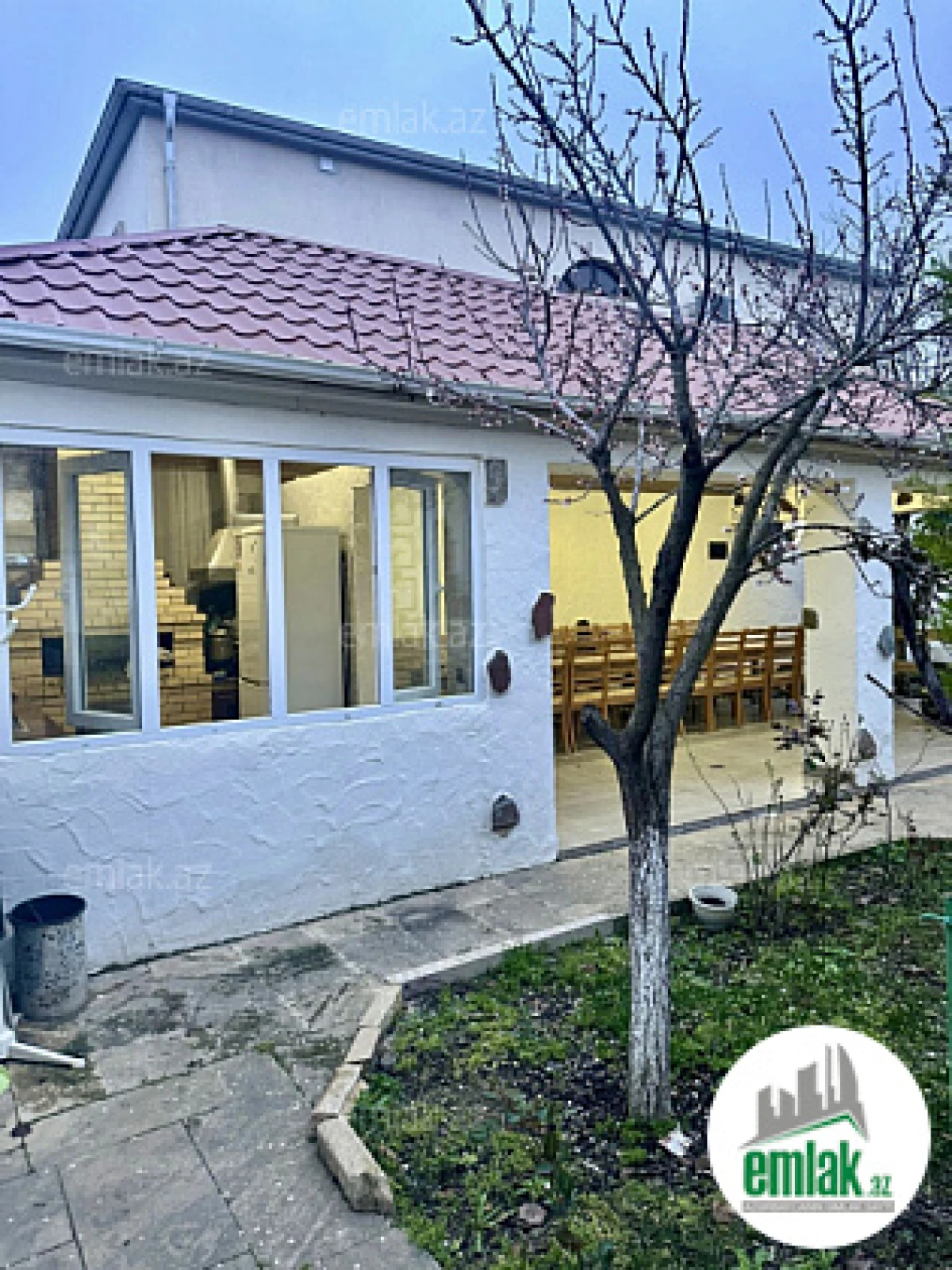 Satılır 8 otaqlı həyət evi 330 m²