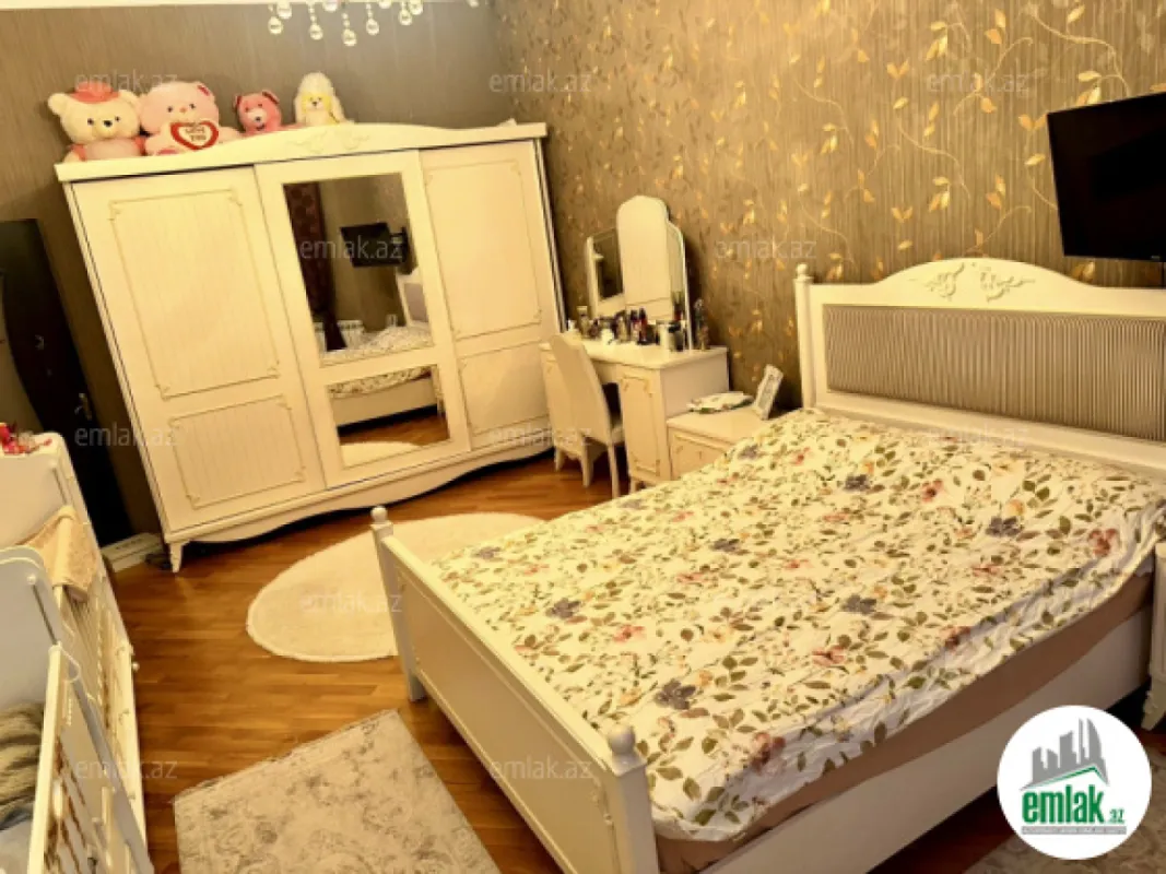 Satılır 8 otaqlı həyət evi 330 m²