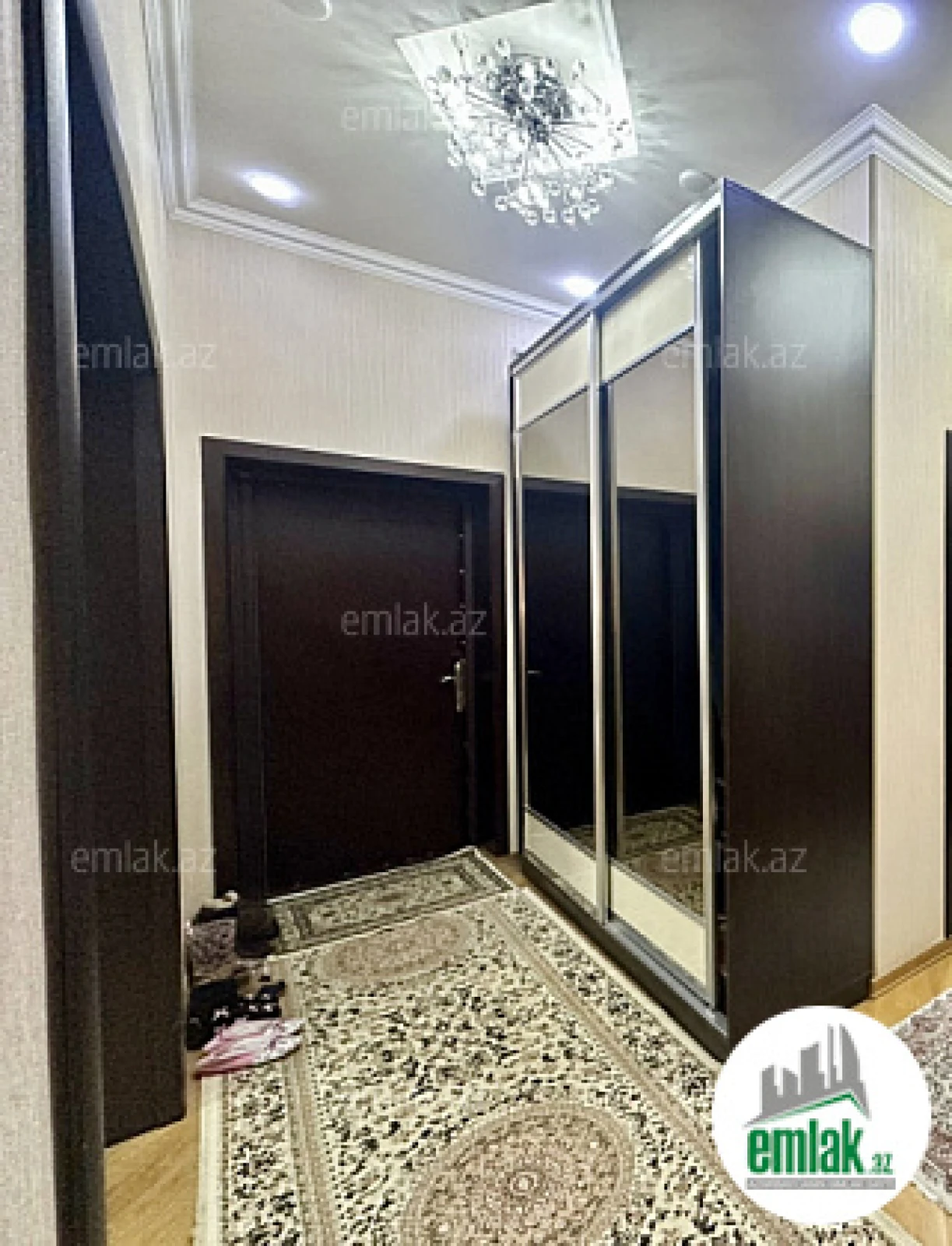Satılır 8 otaqlı həyət evi 330 m²