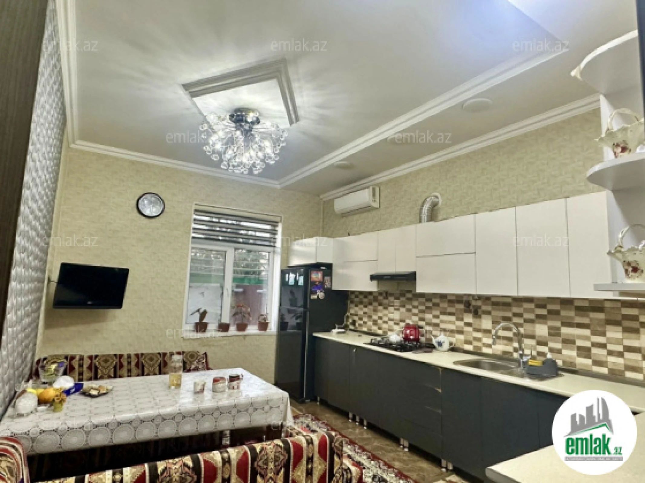 Satılır 8 otaqlı həyət evi 330 m²