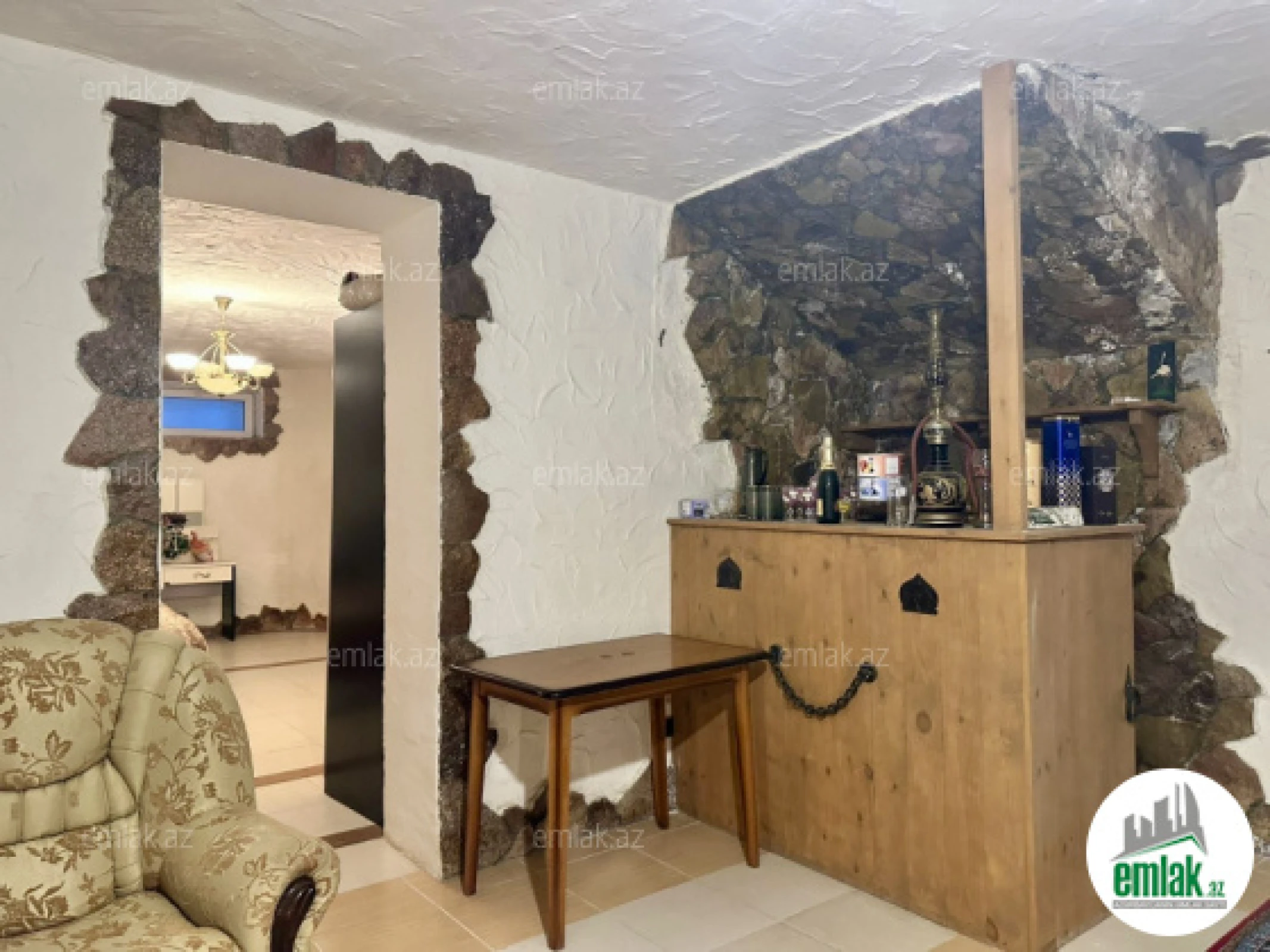 Satılır 8 otaqlı həyət evi 330 m²