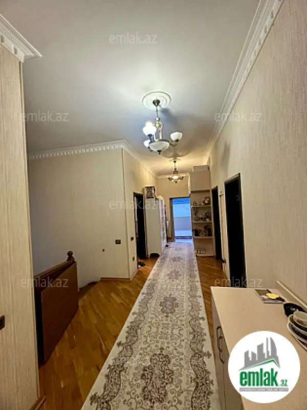 Satılır 8 otaqlı həyət evi 330 m²