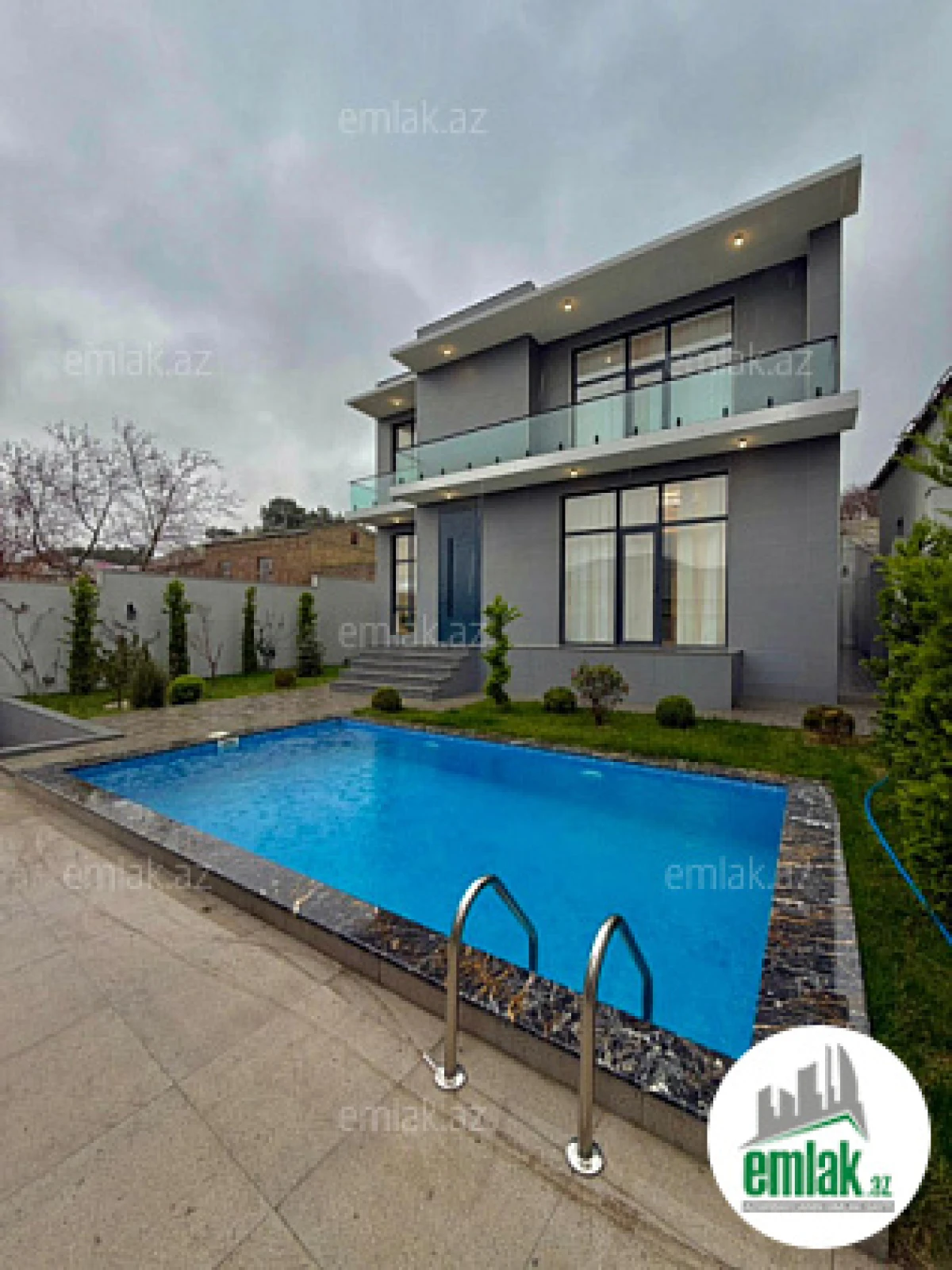 Satılır 5 otaqlı mənzil 250 m²