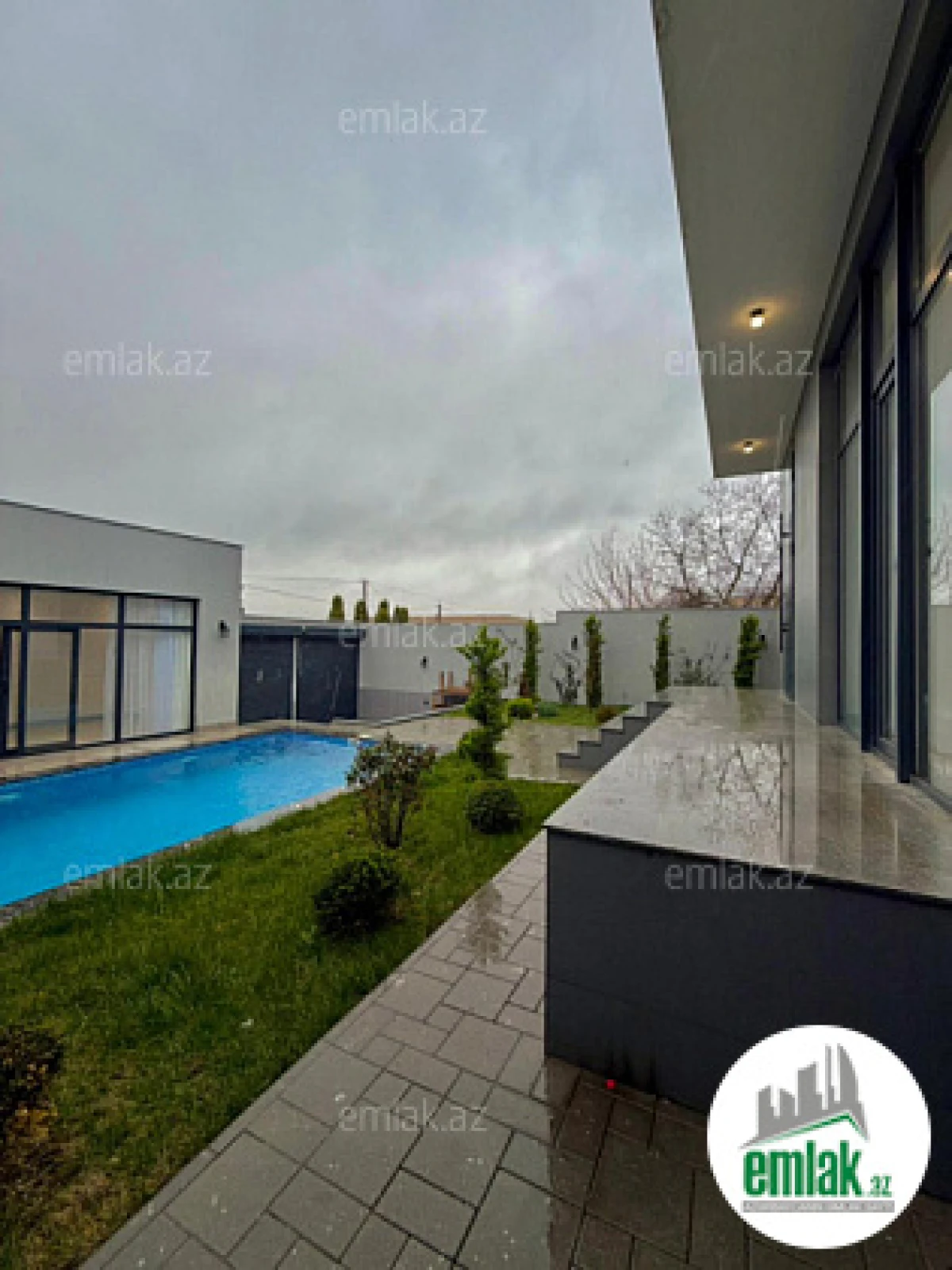 Satılır 5 otaqlı mənzil 250 m²
