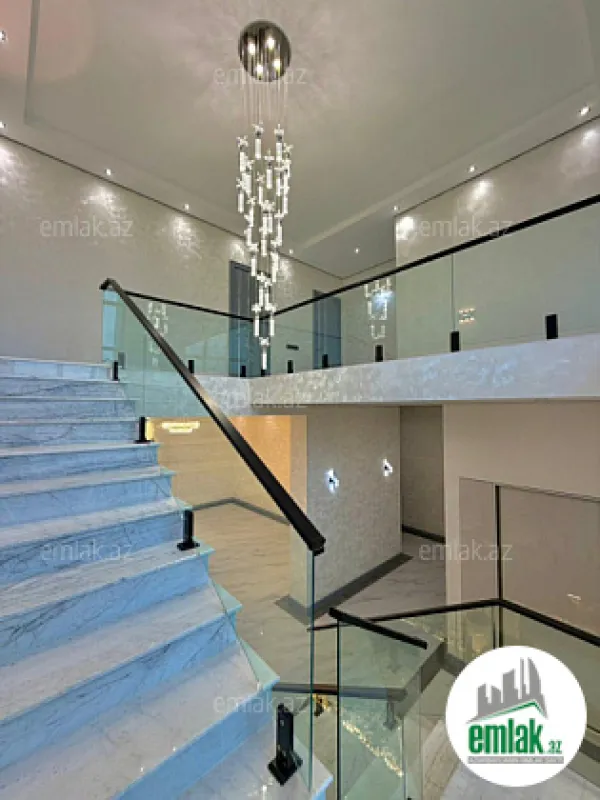 Satılır 5 otaqlı mənzil 250 m²