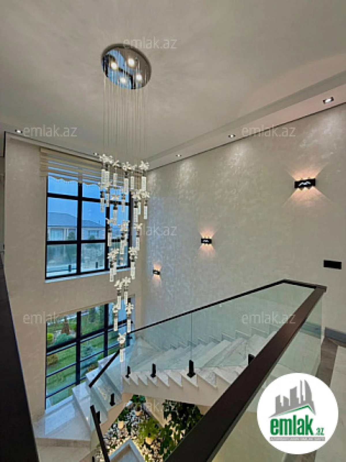 Satılır 5 otaqlı mənzil 250 m²