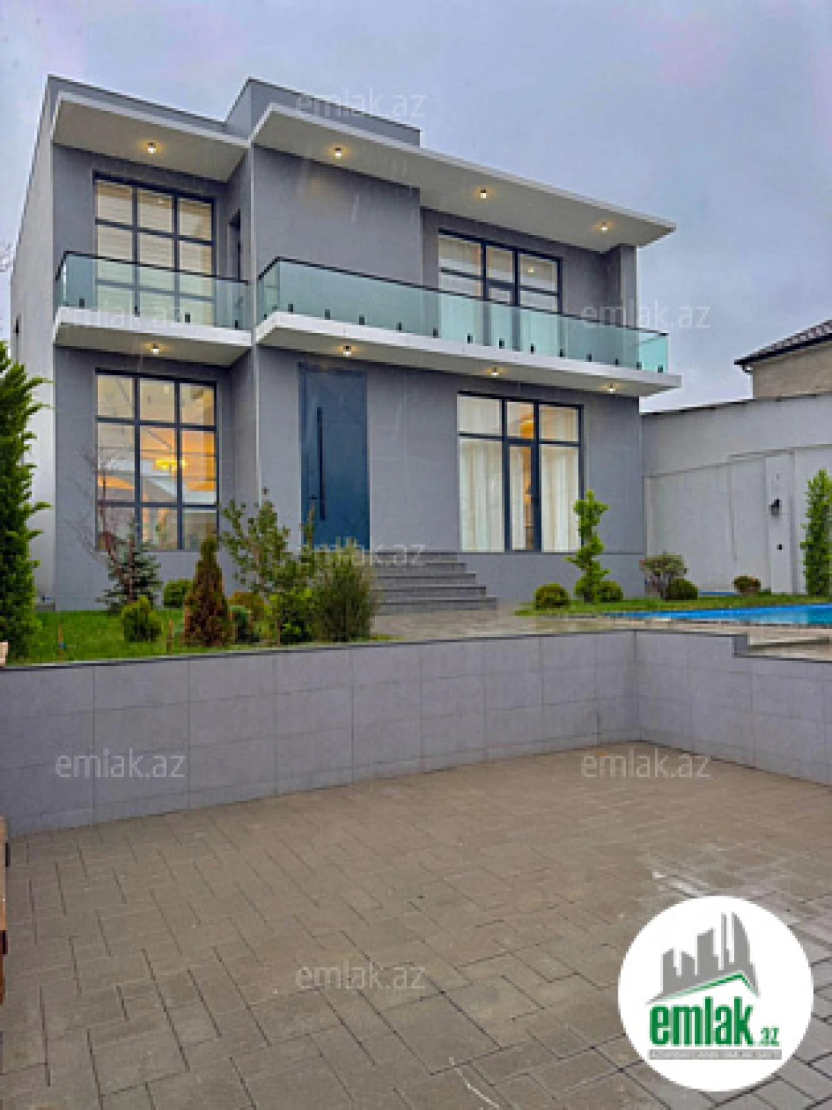 Satılır 5 otaqlı mənzil 250 m²