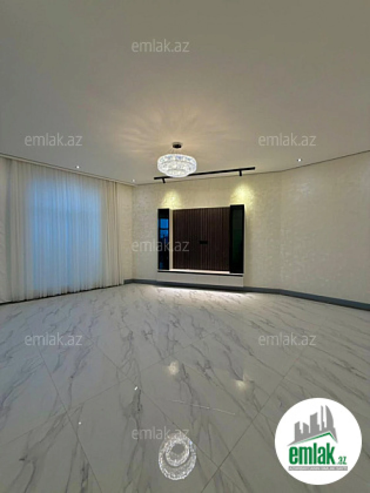 Satılır 5 otaqlı mənzil 250 m²