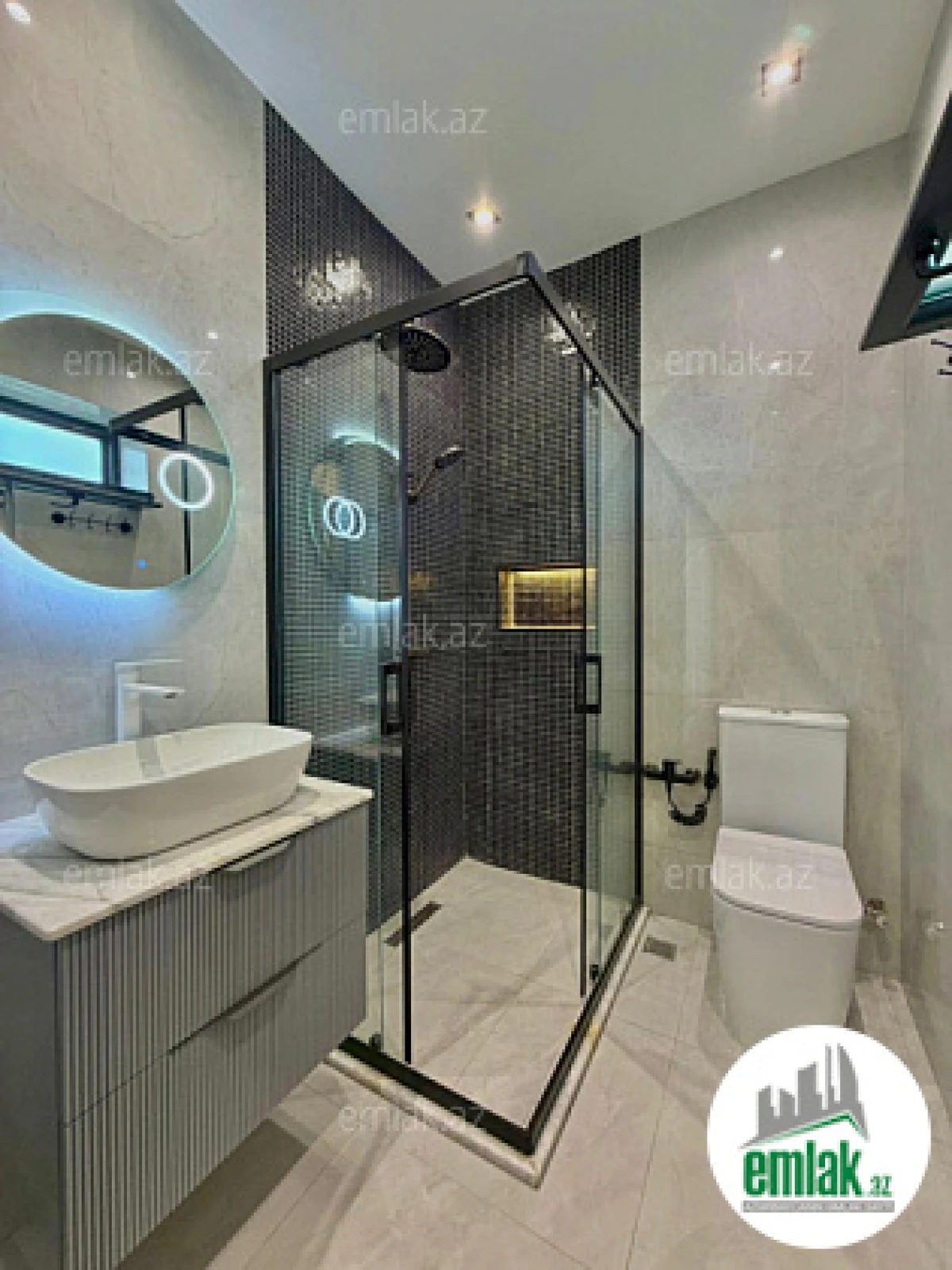 Satılır 5 otaqlı mənzil 250 m²