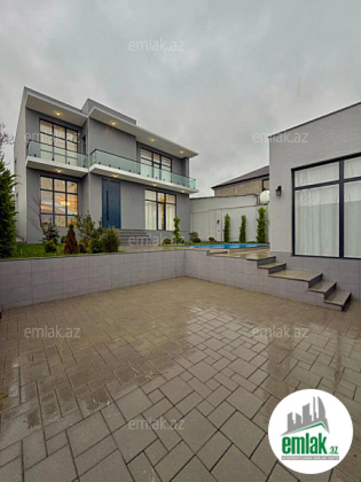 Satılır 5 otaqlı mənzil 250 m²
