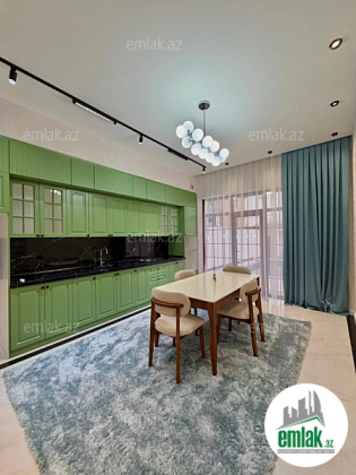 Satılır 4 otaqlı mənzil 180 m²