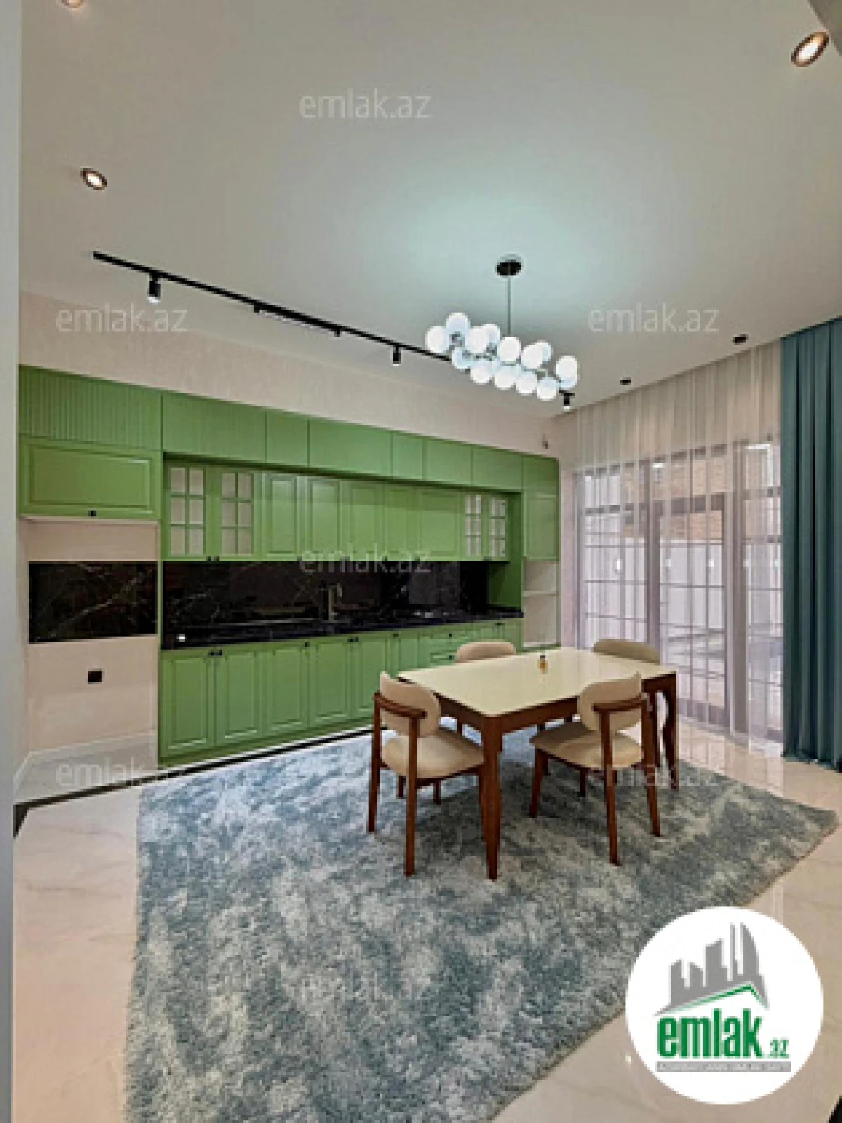 Satılır 4 otaqlı mənzil 180 m²